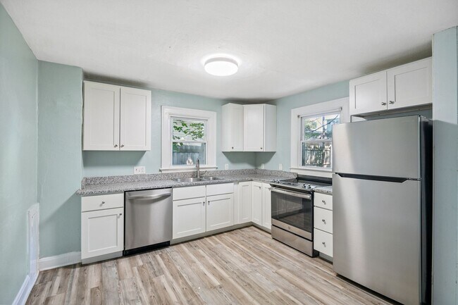 Building Photo - Charming 1 Bedroom, 1 Bathroom Duplex in O...