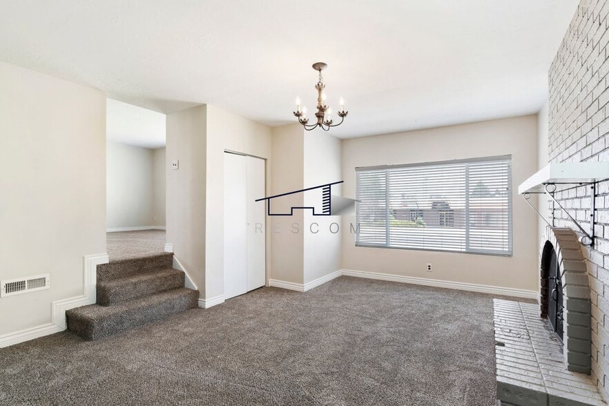 Building Photo - 167 4700 South