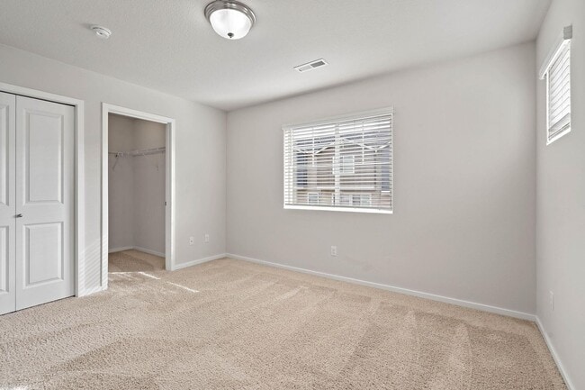 Building Photo - Sparkling clean newer 4-bdrm/3.5-bath townhome. 2-car garage, near Forest Park, $500 move-in special
