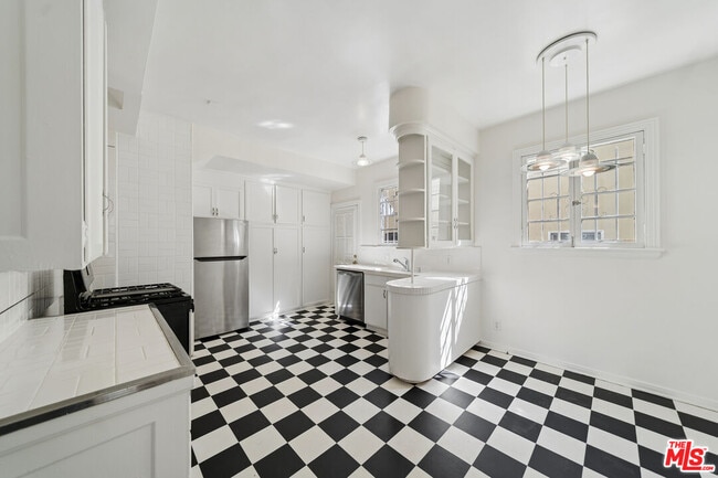 Building Photo - 1284 S Beverly Glen Blvd