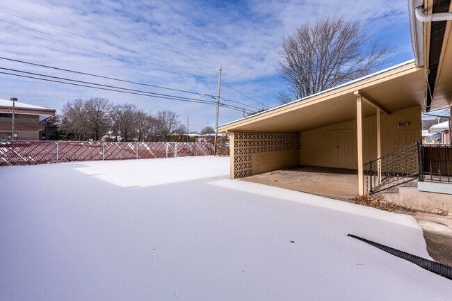 Building Photo - 3704 Greenwich Rd