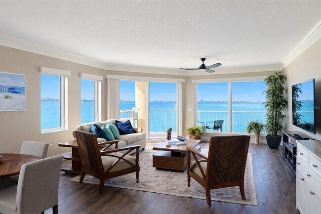 Building Photo - 6025 Sun Blvd