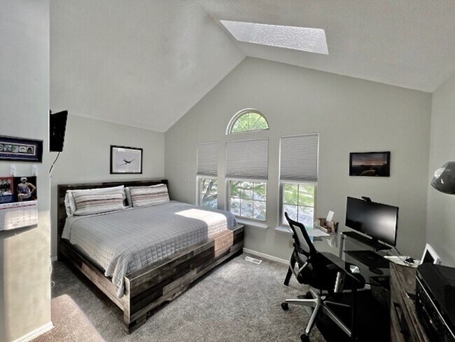 Building Photo - FURNISHED Two Bedroom Two Bath Condo on th...