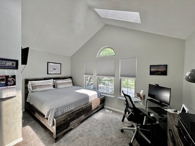 Building Photo - FURNISHED Two Bedroom Two Bath Condo on the North-West Side