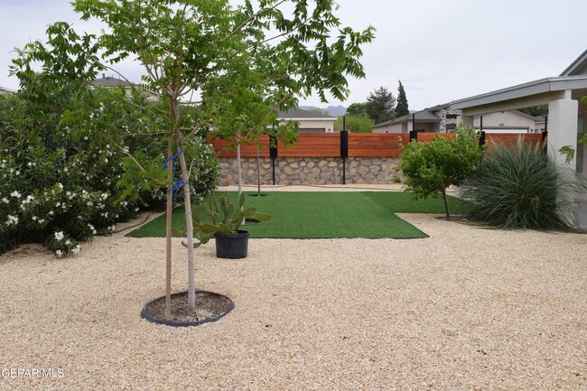 Building Photo - 355 Sol Ct