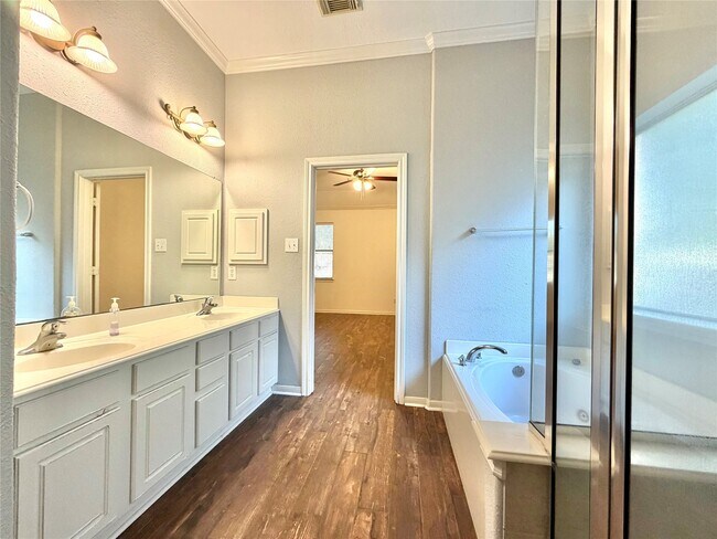 Building Photo - 26 Ebony Oaks Pl