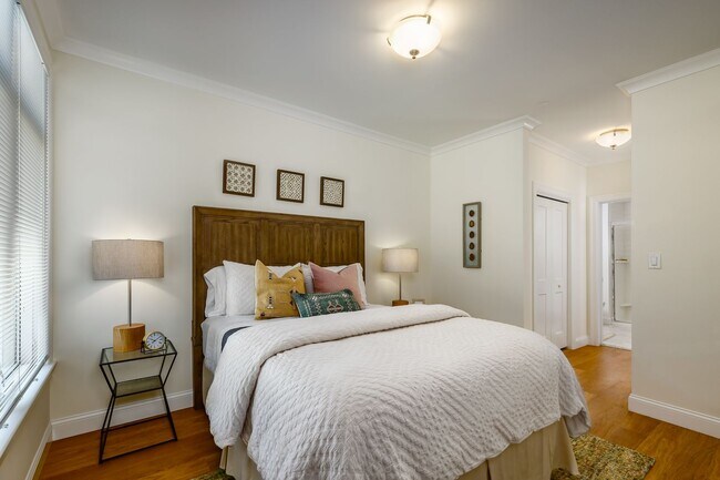 Building Photo - 2bed  2bath in Brookline