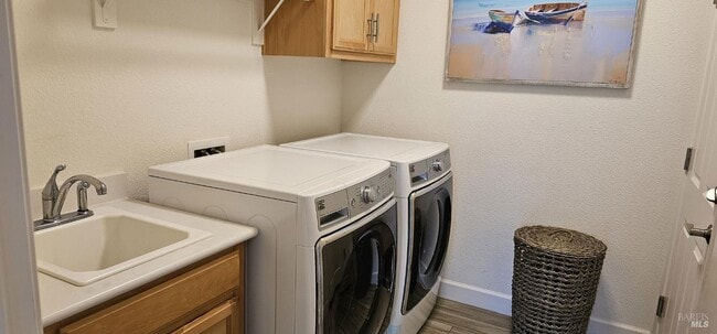 Building Photo - 366 Silver Ridge Dr