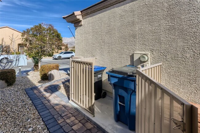 Building Photo - 2517 Willow Wren Dr