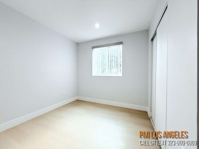 Building Photo - 208 E 87th St