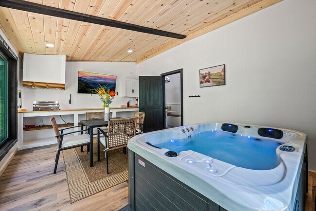 Building Photo - 152 Baxter Rd