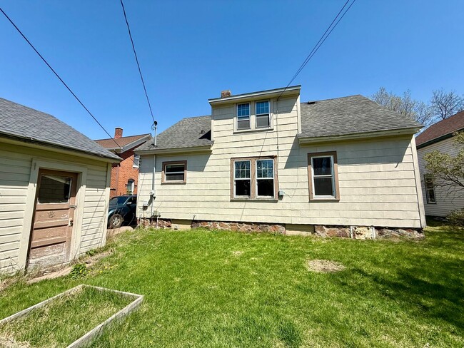 Building Photo - 3 Bed 1 Bath Single Family Home in Wausau - End Of Year Special: HALF OFF DEPOSIT!