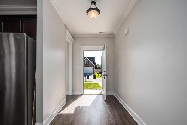 Building Photo - 925 Dearborn Ct