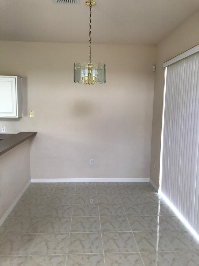 Building Photo - 602 Monroe Cir