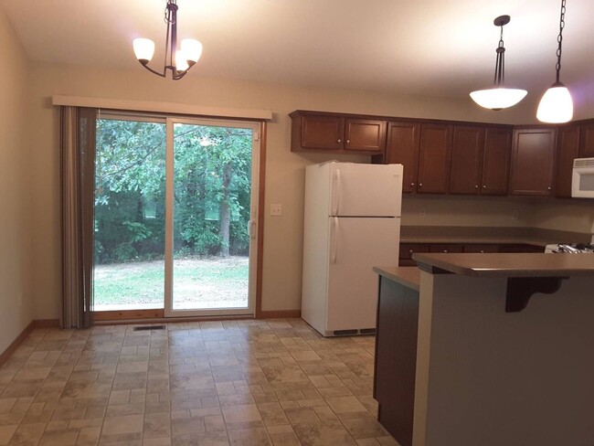 Building Photo - 3 bedroom 2 bathroom home in Jimtown Schools!