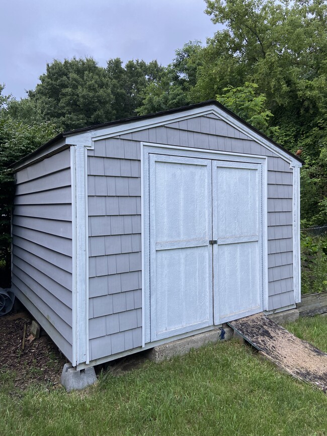 Shed - 793 Robertson Dr