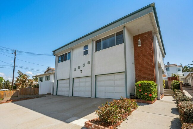 Building Photo - 2508 Aviation Blvd