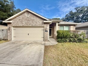 Building Photo - 131 Fetting Ave