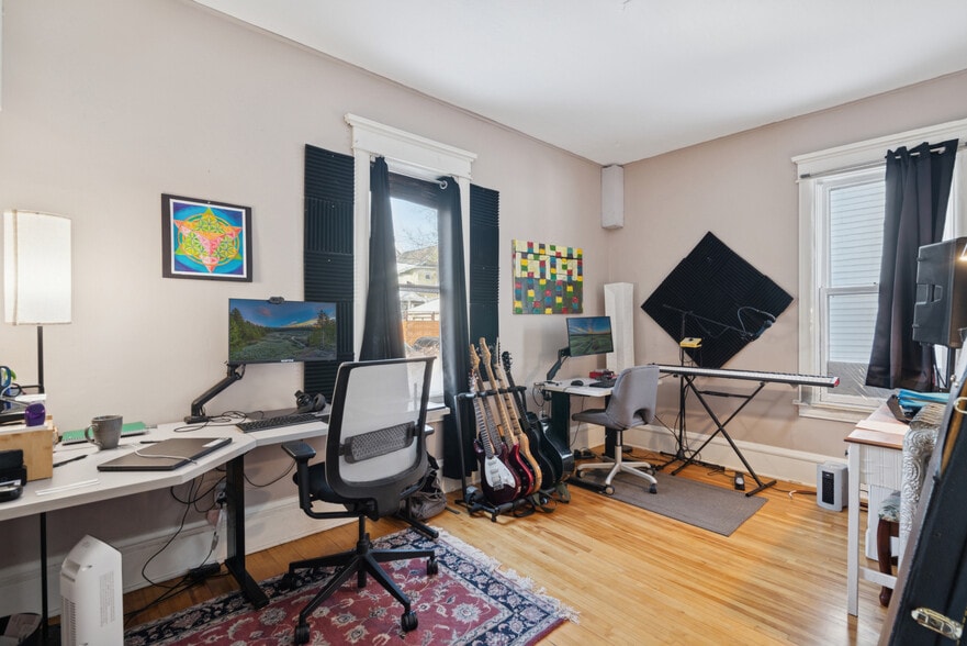 Building Photo - 2120 Emerson Ave S