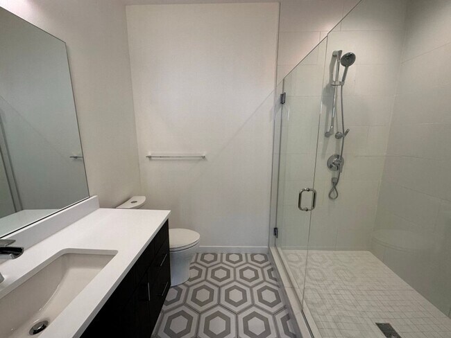 Building Photo - 3Bd/3.25Ba Seattle House