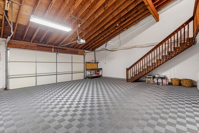 Building Photo - 6667 La Jolla Scenic S Dr