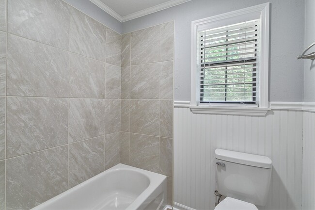 Building Photo - 1804 Larkwood Dr