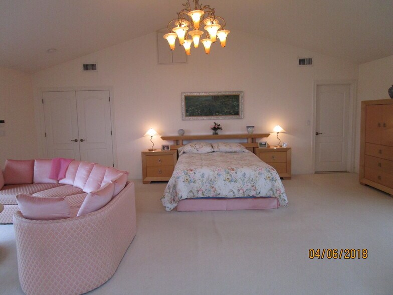 master bedroom with queen bed - 103 Summer St