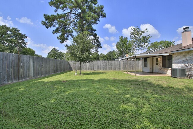 Building Photo - 2207 Whiteback Dr