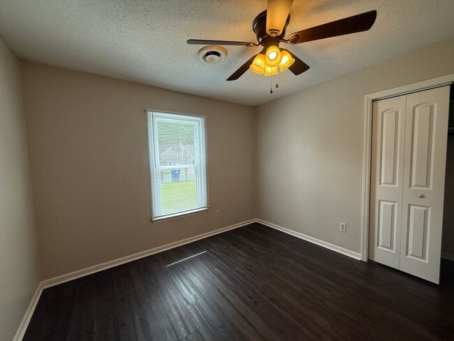 Building Photo - Two bedroom one bath duplex