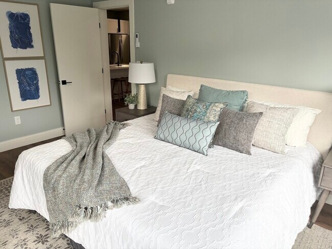 Building Photo - 1391 Main St