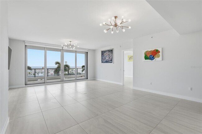 Building Photo - 301 1st St S