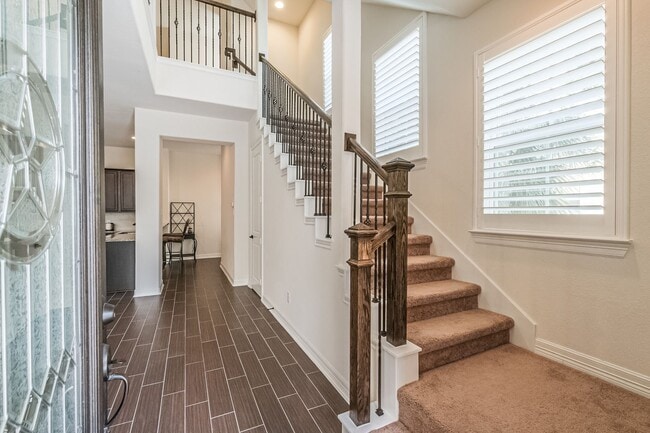 Building Photo - Furnished 3BR 3 Story Townhome