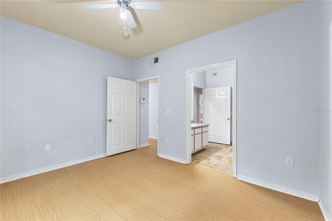 Building Photo - 6017 Westgate Dr