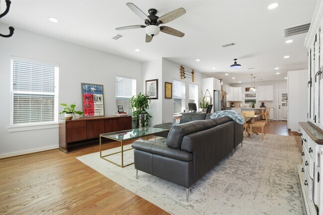 Building Photo - 2613 Lorraine St