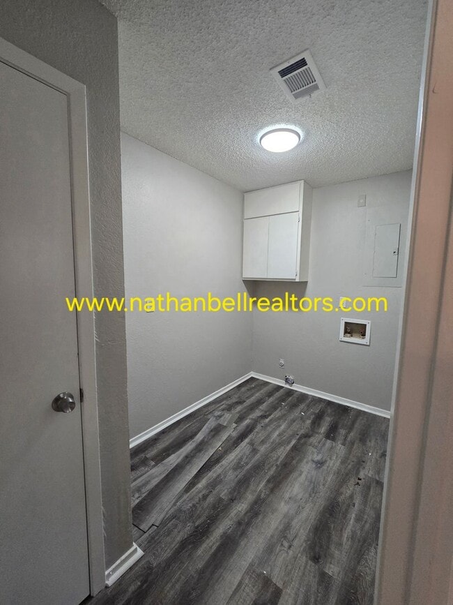 Building Photo - 1335 18th St NW