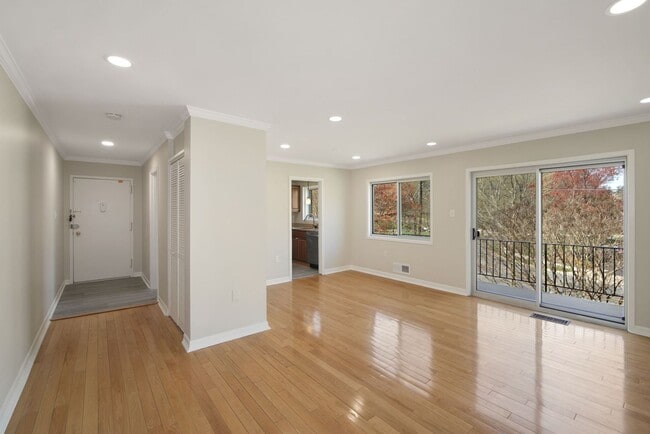 Building Photo - 2BD/2BA- Bethesda Condo in Parkside Community - Utilities Included