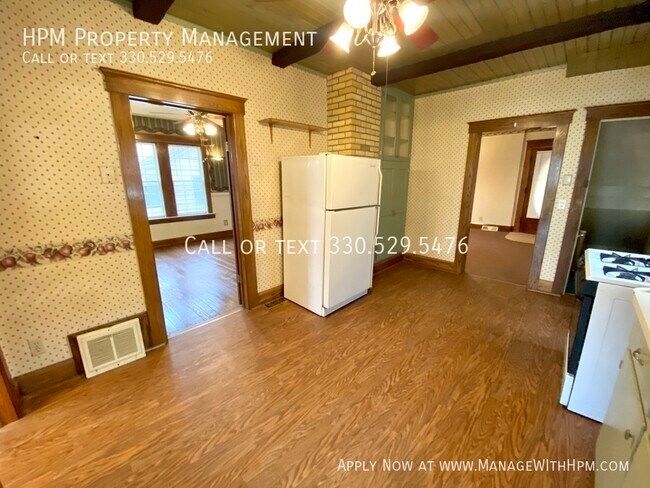 Building Photo - 837 Parkview St NE