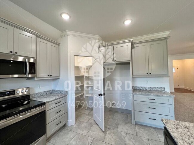 Building Photo - Siloam Springs- Single-Family Home- Stunning Cherrywood Plan