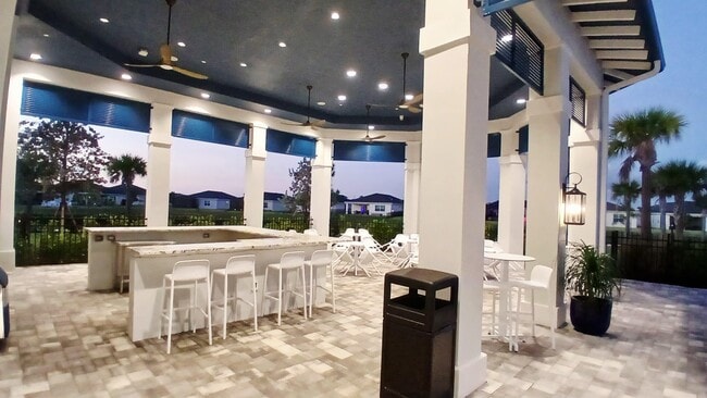 Building Photo - 1204 SE Woodbine Rd