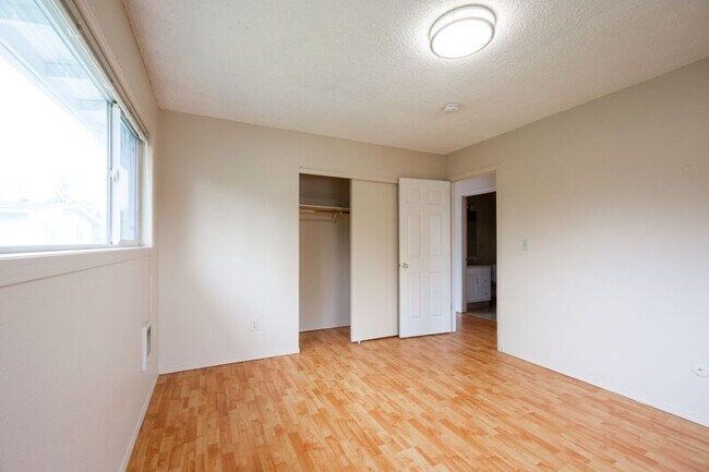 Building Photo - 13283 SE Oatfield Rd