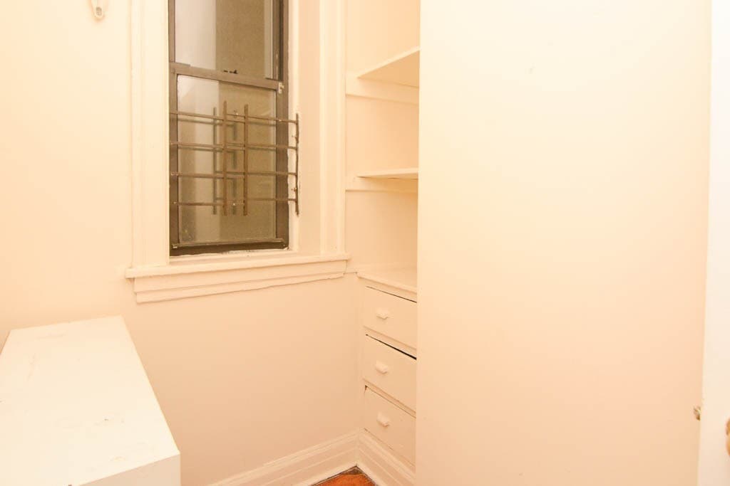 Building Photo - 1409 W Erie St