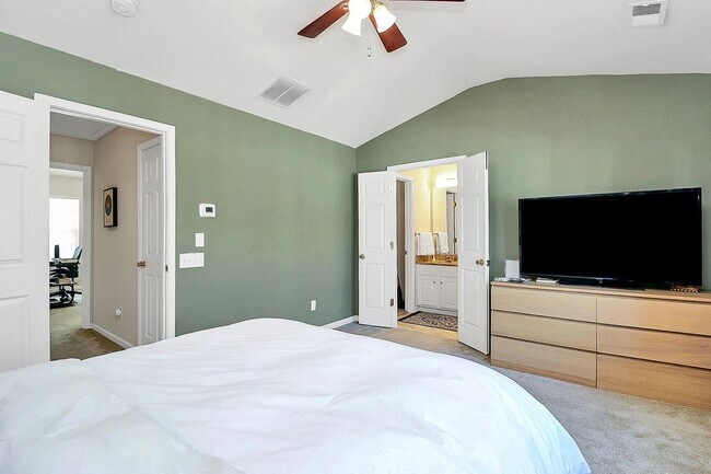 Building Photo - South Park Townhome for Rent!