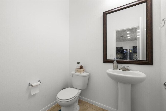 Building Photo - 121 Leona River Trl