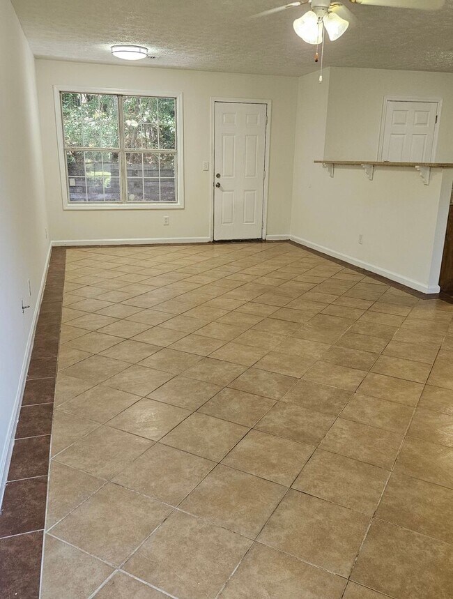 Building Photo - 3172 Creekwood Dr