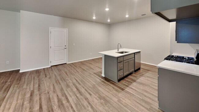 Building Photo - Luxury 3 Bedroom 2 Bathroom Duplex in Piedmont Schools (Neighborhood Park and Basketball Court)-L...