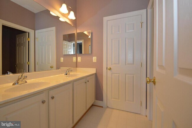 Building Photo - 43076 La Riva Dr