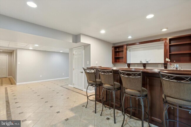 Building Photo - 125 Vernon Ct