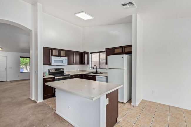 Building Photo - Single-Story 3 Bedroom Home in Rancho El Mirage