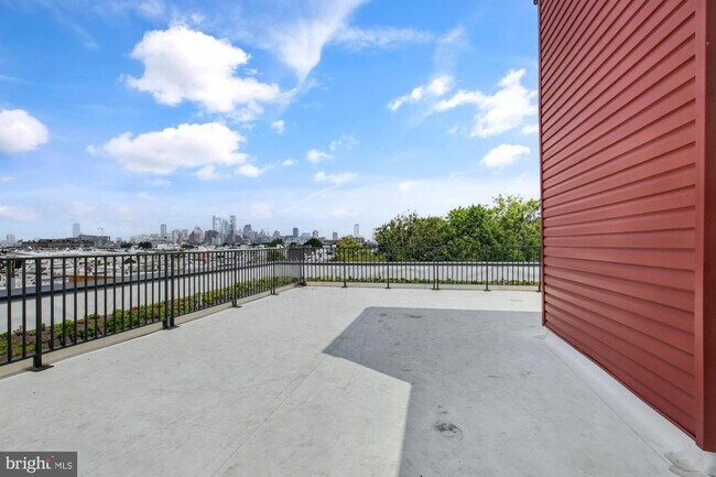 Building Photo - 1701 S 4th St