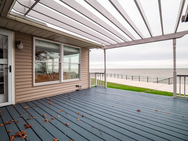 Building Photo - 32414 Lake Rd